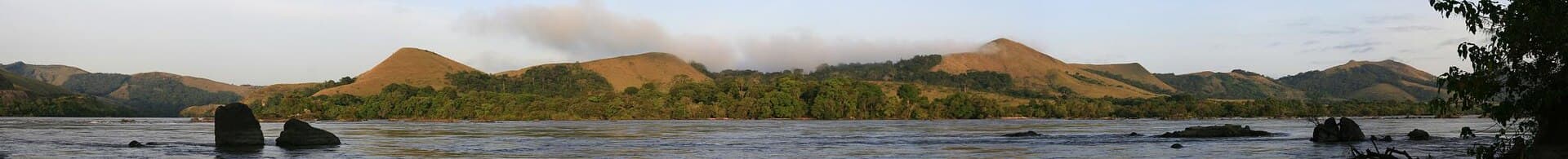 Panorama de la rivière dans le parc de la Lopé