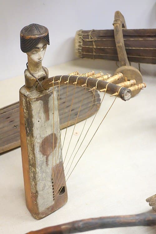 Harpe Ngombi de l'ethnie Fang
